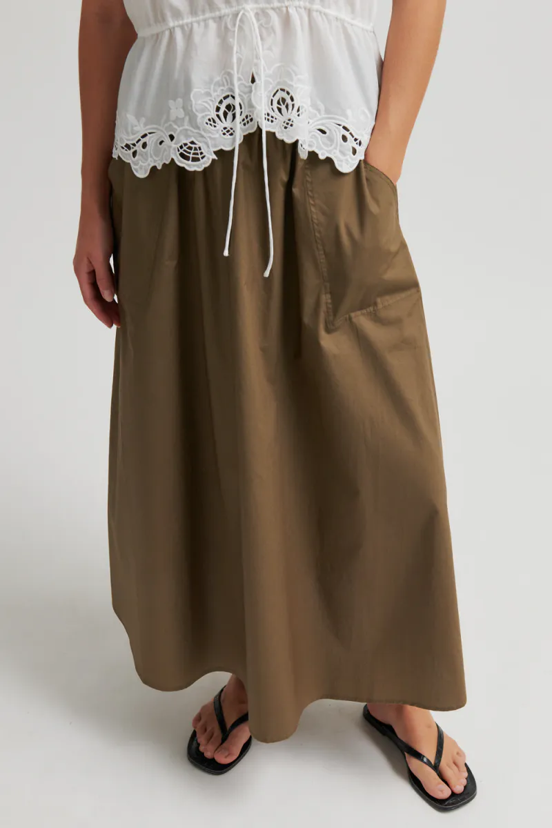 Alisa Skirt, Canteen