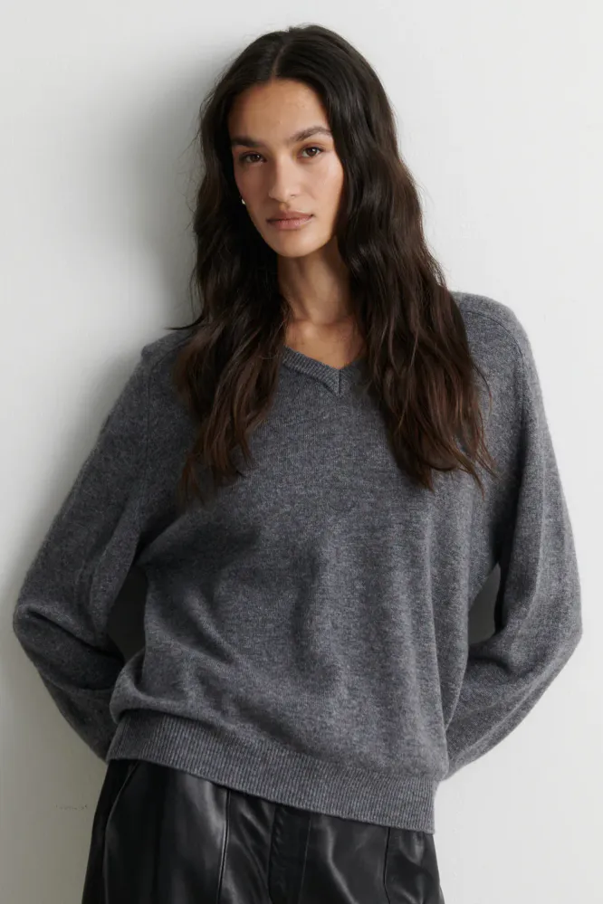 Olira Knit V-neck, Grey Melange