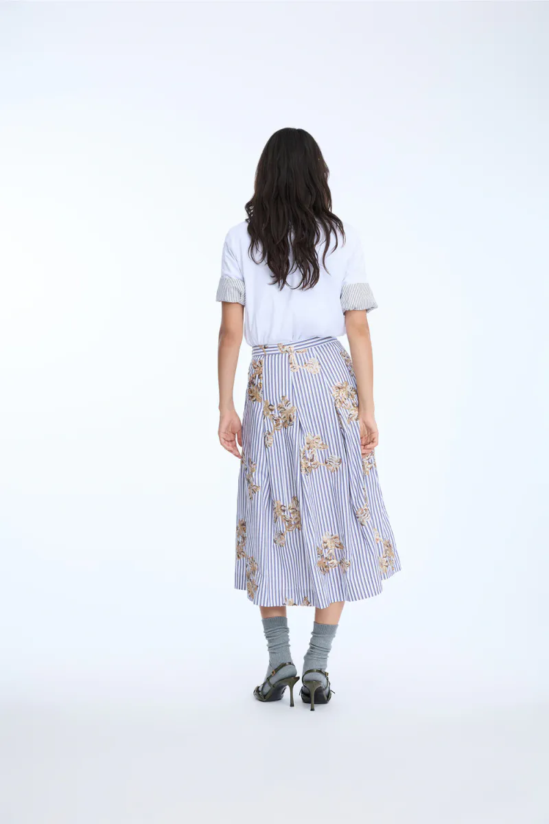 Nukkia, Stripe White