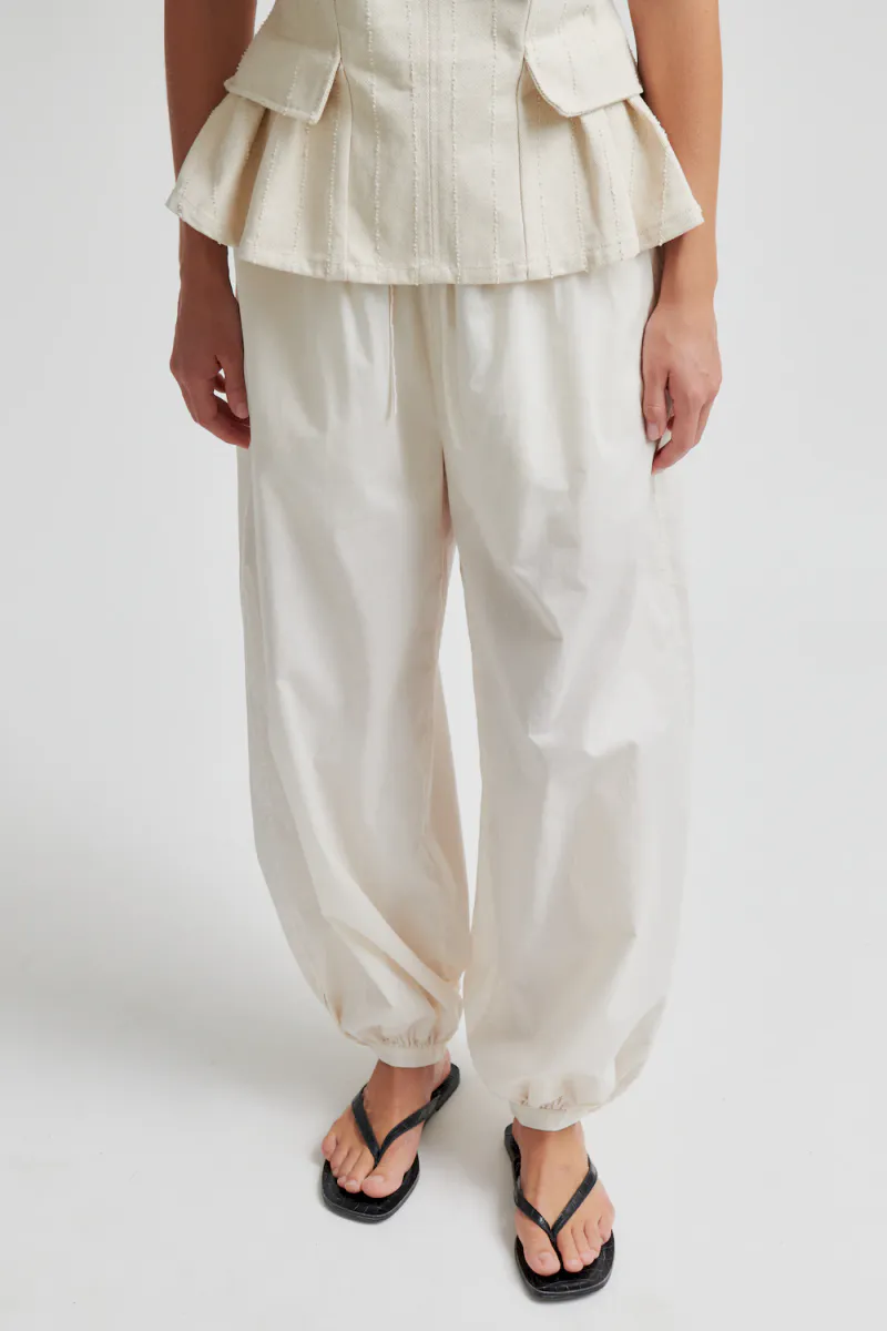 Avida Trousers, Eggnog