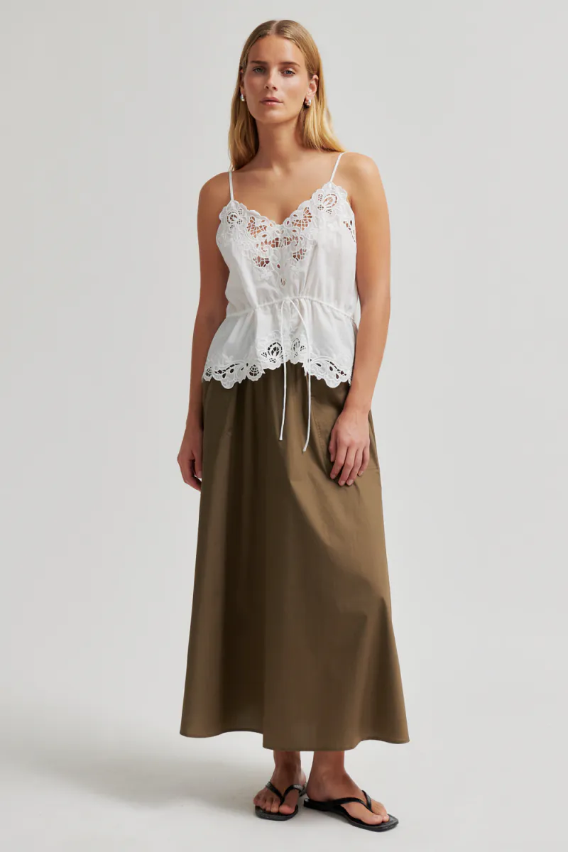 Alisa Skirt, Canteen